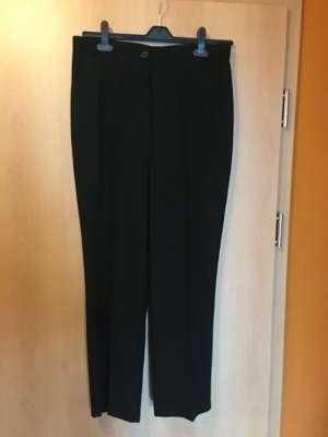 Schwarze Damen Hose mit Bundfalten Gr. 44 Bild 1