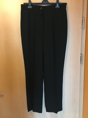 Schwarze Damen Hose mit Bundfalten Gr. 44 Bild 2
