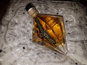 Gin in diamantförmiger Design Flasche "Wacholder" Bild 3
