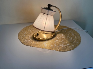 Vintage Messing Tischlampe mit plissiertem Schirm Bild 1