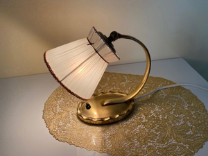 Vintage Messing Tischlampe mit plissiertem Schirm Bild 3