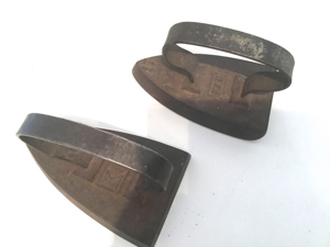 2 antike Eisenbügeleisen aus 19. Jahrhundert Bild 3