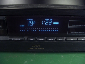 Phillips CD604 TWINDAC CD Player mit sehr großem Display und Magnetarmlasereinheit. Bild 2