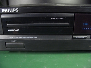 Phillips CD604 TWINDAC CD Player mit sehr großem Display und Magnetarmlasereinheit. Bild 4
