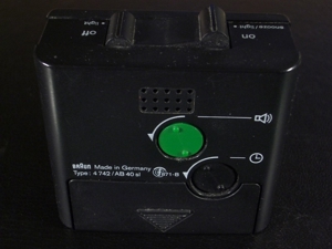 Braun Quarz-Reisewecker schwarz mit Beleuchtung Typ4742 AB 40 sl Designklassiker Bild 3