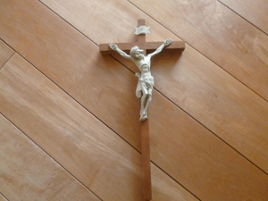 Holzkreuz mit Korpus