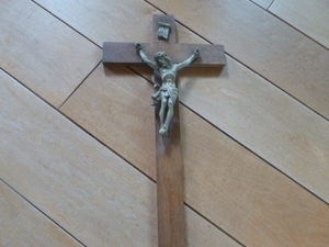 Holzkreuz mit Korpus