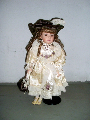 Verkaufe Sammler-Puppen Bild 1