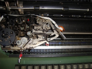 Zwei ( rep.bed. ) IBM-Kugelkopf-Schreibmaschinen Bild 4