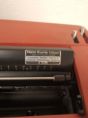 Ältere Schreibmaschine von IBM (voll funktionstüchtig!) zum Verkauf! Bild 3