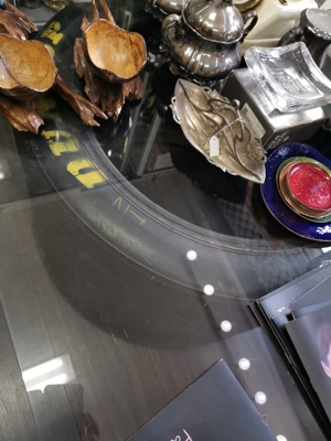 Rennreifen-Tisch mit Formula 3000 Gummi-Reifen Bild 3