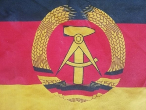 Kleine DDR Flagge Staatsfahne (Original-Vintage) Bild 2