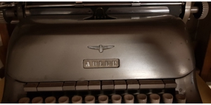 Alte Schreibmaschine Bild 2