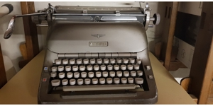 Alte Schreibmaschine Bild 1