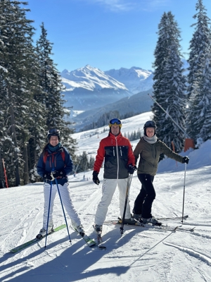 Fewo in 1A Lage direkt an der Mittelstation: Sonnenskifahren in der riesigen Kitzbühel Arena im März Bild 5