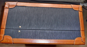 Holzkoffer mit kratzfester Schutzschicht aus Kuhststoff + Leder Bild 6