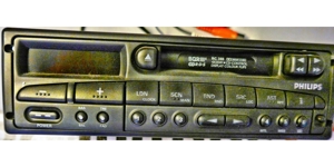 PHILIPS Autoradios aus den 90er Jahren - mit CD oder Cassette Bild 3
