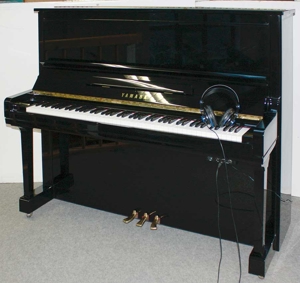 Klavier Yamaha U300 Silent, 131 cm, schwarz poliert, Nr. 5447592, 5 Jahre Garantie