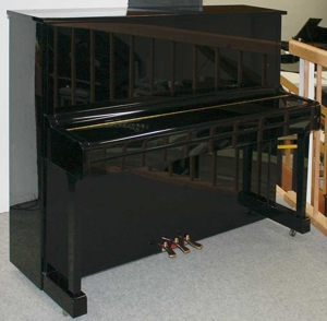 Klavier Yamaha U10BL, 121 cm, schwarz poliert, Nr. 4438276, 5 Jahre Garantie Bild 2