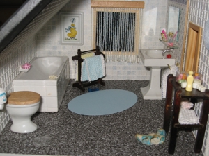 Puppenhaus-Puppenstube eingerichtet, zum Spielen bereit Bild 19