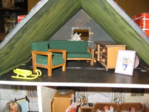 Puppenhaus-Puppenstube eingerichtet, zum Spielen bereit Bild 5