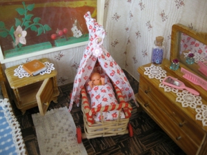 Rülke Rarität 30er J ? Schlafzimmermöbel+Himmelbett Puppenstube-Puppenhaus Bild 12
