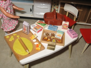 Puppenhaus-Puppenstube eingerichtet, zum Spielen bereit Bild 13