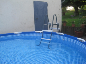 Swimming Pool mit Leiter für die nächste Badesaison Bild 7