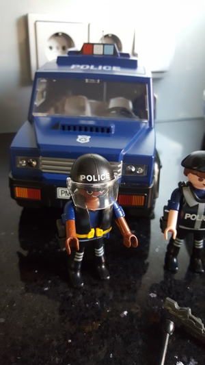 Playmobil Polizeiauto + Speedboot Bild 3