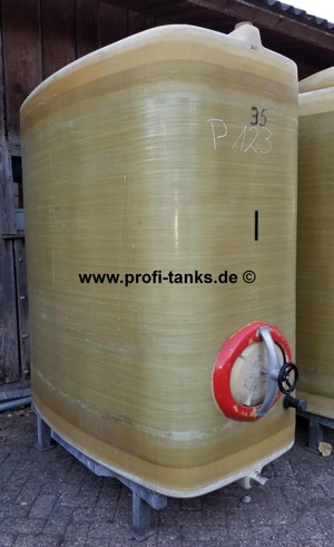 P123 gebrauchter 3.000 L Polyestertank Erka-Tank GFK-Lagertank Wassertank Regenauffangtank Lagertank