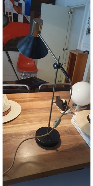 Tischlampe Midcentury Design. 50er Typisch schön für die Zeit. Messing, Eisen. H 50 - 70cm. Bild 5