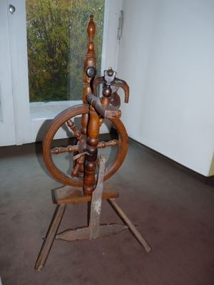 Altes Spinnrad, 91 cm Bild 1