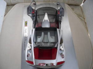 Modell Sammler-Auto AUDI AVUS quatro 12 W Revell: Flügel Türe nach oben schwenkbar; bewegliche Sitze Bild 3
