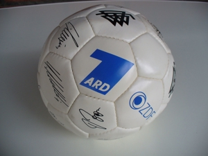 Fussball der WM 1990 mit Autogrammen der Spieler Bild 5