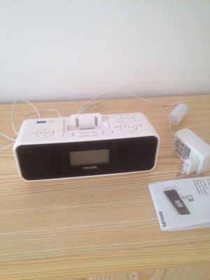 Philips Radiowecker DC 200 mit iPod-Dockingstation Bild 2