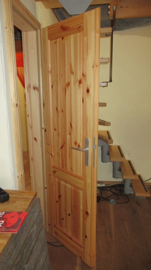 Holz-Wochenendhauses - Beschreibung Türen Fenster Ofen Treppe usw. Bild 15
