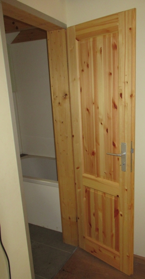 Holz-Wochenendhauses - Beschreibung Türen Fenster Ofen Treppe usw. Bild 16
