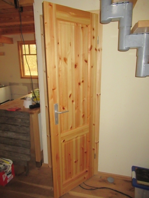 Holz-Wochenendhauses - Beschreibung Türen Fenster Ofen Treppe usw. Bild 14