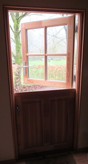 Holz-Wochenendhauses - Beschreibung Türen Fenster Ofen Treppe usw. Bild 3