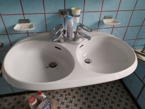 Doppelwaschbecken und Ablage aus Porzellan Bild 1