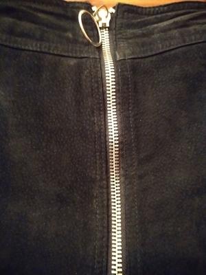 ZARA Lederrock schwarz kurz, Wildleder, Reißverschluss vorne Gr.M, .Länge ca.41cmcm, gut erhalten Bild 2