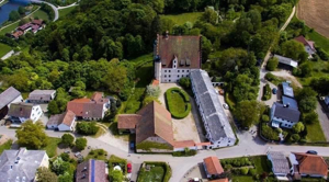 Bayern - Renaissance Schloss mit Hotel und Restaurant Bild 1