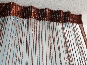 Fadengardinen mit Faltenband, braun mit Glitzern. Bild 3