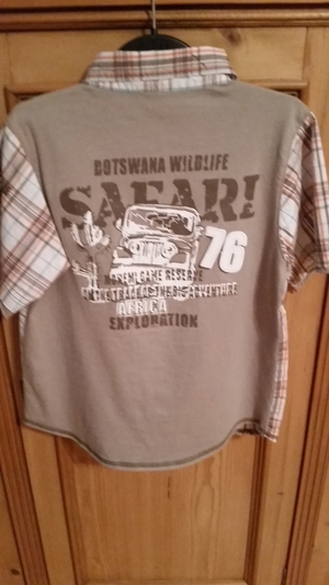 Jungenhemd, Hemd mit coolem Safari-Aufdrucken (Arm u. Rücken), Größe122 Bild 3