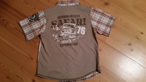 Jungenhemd, Hemd mit coolem Safari-Aufdrucken (Arm u. Rücken), Größe122 Bild 4