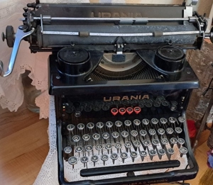 Antike Schreibmaschine, Marke,"urania" Bild 10