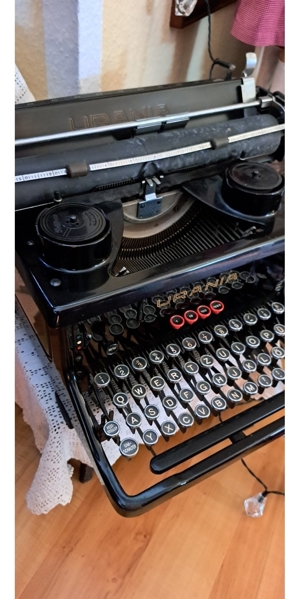 Antike Schreibmaschine, Marke,"urania" Bild 11