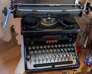Antike Schreibmaschine, Marke,"urania" Bild 9