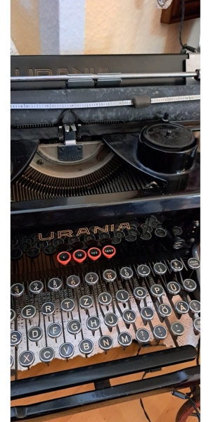Antike Schreibmaschine, Marke,"urania" Bild 6