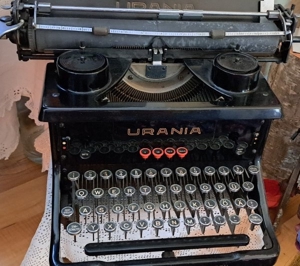 Antike Schreibmaschine, Marke,"urania" Bild 4
